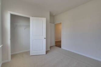 213 Moore Crk Dr in Fuquay Varina, NC - Building Photo - Building Photo