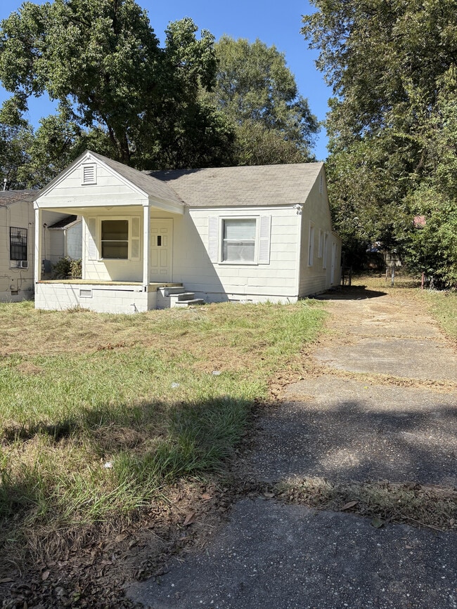 property at 2409 Poplar St