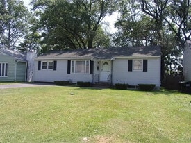 223 W Molloy Rd in Mattydale, NY - Building Photo