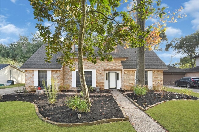 225 St Cloud Dr in Friendswood, TX - Building Photo - Building Photo