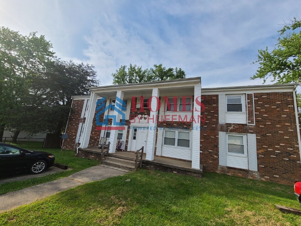 912 Parkview Dr in Boonville, IN - Building Photo