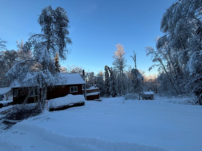 2101 Clifden Rd in Fairbanks, AK - Building Photo - Building Photo