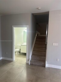 7130 NW 103rd Path in Doral, FL - Building Photo - Building Photo