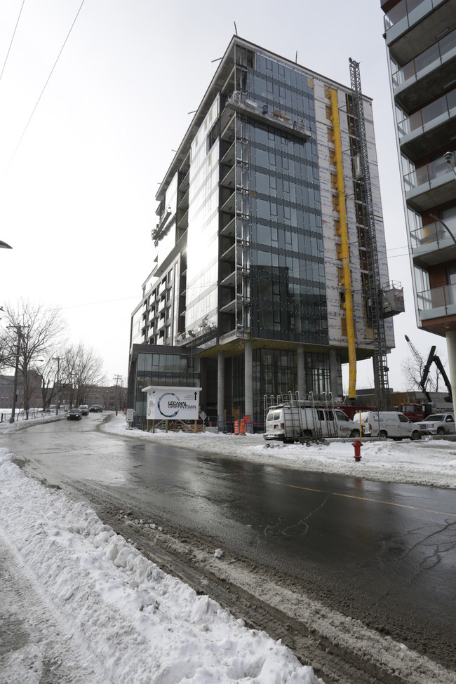 Le Canal Phase 2 in Montréal, QC - Building Photo - Building Photo