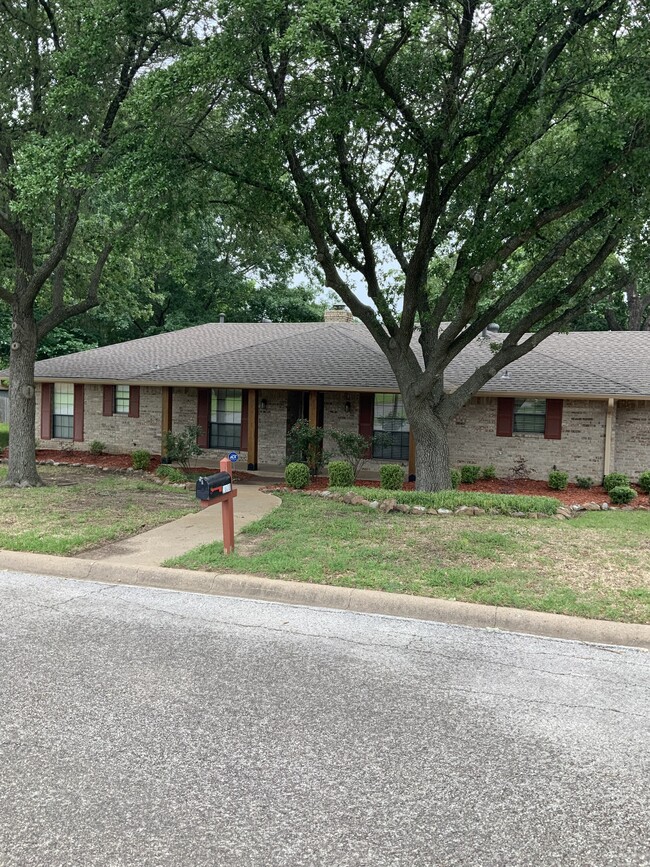 2800 Shoreline Dr in Sherman, TX - Building Photo - Building Photo
