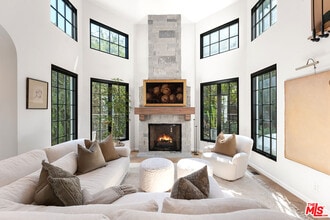 3764 Berry Dr in Los Angeles, CA - Building Photo - Building Photo