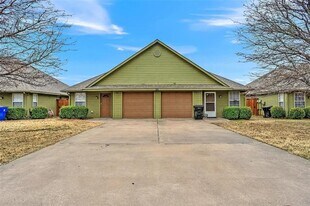 1022 W Coffin St in Denison, TX - Building Photo