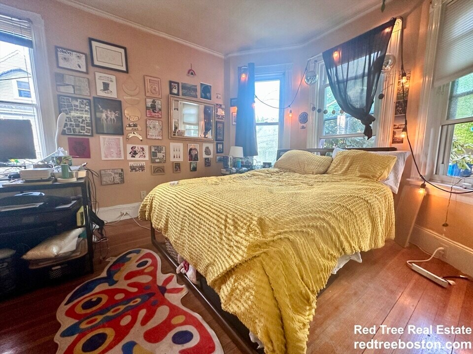 52 Dustin St in Boston, MA - Building Photo