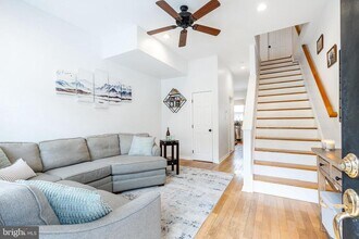 2113 Montrose St in Philadelphia, PA - Building Photo - Building Photo