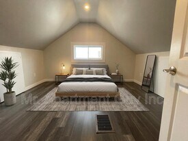 163 E 5th St in Hamilton, ON - Building Photo
