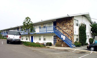 Pacific Crest Apartments in Encinitas, CA - Building Photo