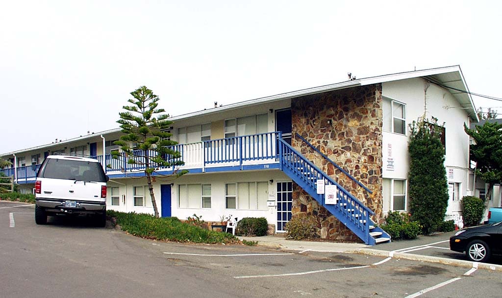 Pacific Crest Apartments in Encinitas, CA - Building Photo