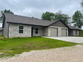 211-223 Cedar Cir in Jackson, MO - Building Photo - Building Photo