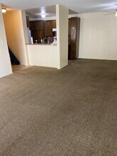 24525 Trevino Dr, Unit U15 in Santa Clarita, CA - Building Photo - Building Photo