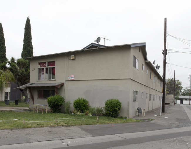 619 N Pauline St in Anaheim, CA - Foto de edificio - Building Photo