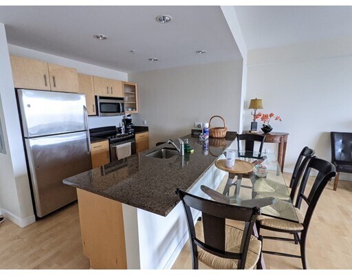 175 Blossom St-Unit -02/04 in Boston, MA - Building Photo