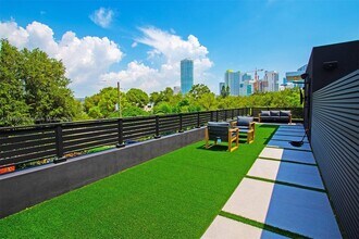 422 SW 15th Rd in Miami, FL - Building Photo - Building Photo