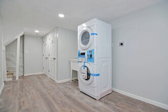 29 Laurel Rd, Unit #0 in Milton, MA - Building Photo - Building Photo