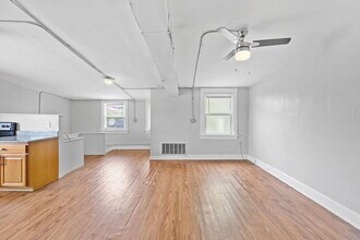 60 W McMillan St in Cincinnati, OH - Foto de edificio - Building Photo