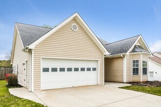 204 Lee Ct in Holly Springs, GA - Building Photo - Building Photo