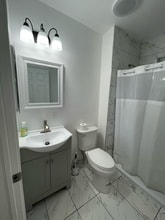 557 Maple Ave, Unit 2 in Cincinnati, OH - Building Photo - Building Photo