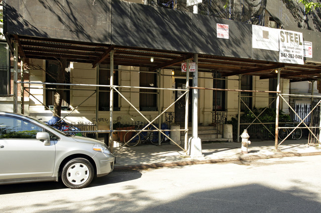 246 E 7th St in New York, NY - Foto de edificio - Building Photo