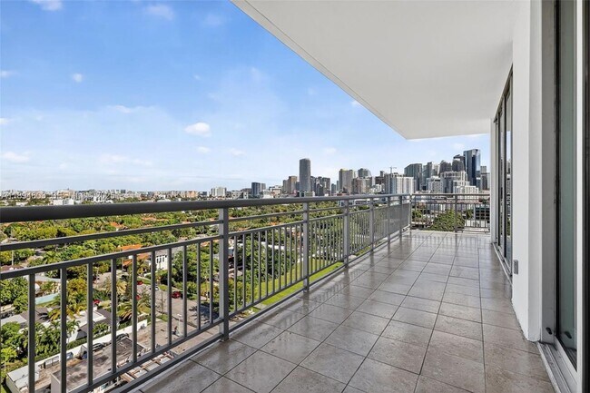 2021 SW 3rd Ave, Unit PH3 in Miami, FL - Foto de edificio - Building Photo