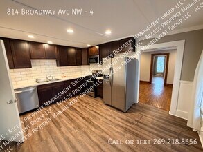 814 Broadway Ave NW in Grand Rapids, MI - Building Photo - Building Photo