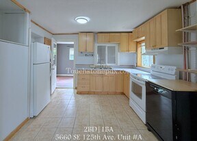 5660 SE 125th Ave in Portland, OR - Building Photo