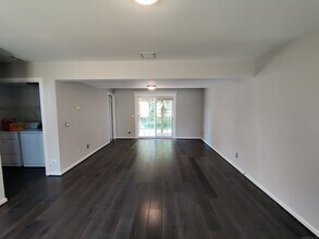 6 Stephanie Ln in Watertown, CT - Foto de edificio - Building Photo