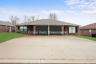 5809 Samantha St in Fayetteville, AR - Building Photo