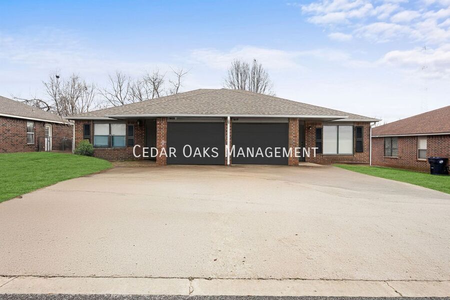 5809 Samantha St in Fayetteville, AR - Building Photo