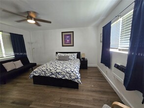 2305 Monroe St in Hollywood, FL - Building Photo - Building Photo