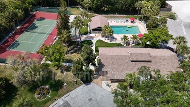 5037 Village Garden Dr in Sarasota, FL - Building Photo - Building Photo