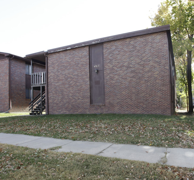 4917 Walker Ave in Lincoln, NE - Foto de edificio - Building Photo