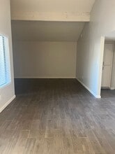 817 Quail Ln in Bakersfield, CA - Foto de edificio - Building Photo