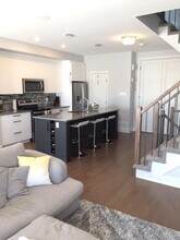 524 Labrador Cres in Ottawa, ON - Building Photo - Building Photo