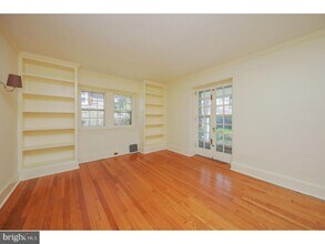 17 E Willow Grove Ave in Philadelphia, PA - Building Photo - Building Photo