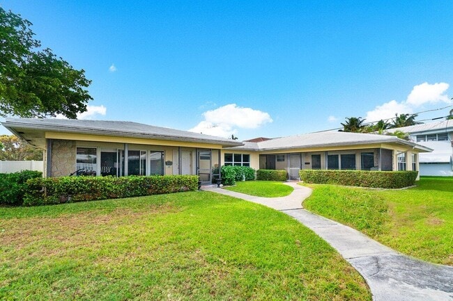 2757 NE 29th Ave in Lighthouse Point, FL - Building Photo - Building Photo