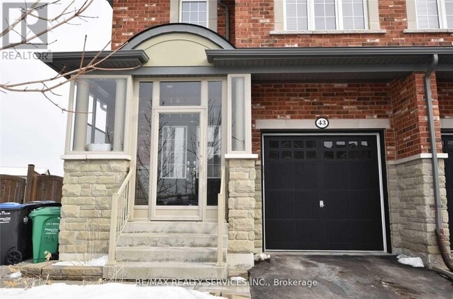 43 Sussexvale Dr in Brampton, ON - Building Photo - Building Photo