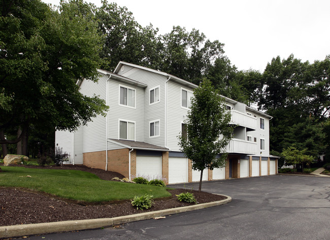 Woodrun Apartments in Cuyahoga Falls, OH - Foto de edificio - Building Photo