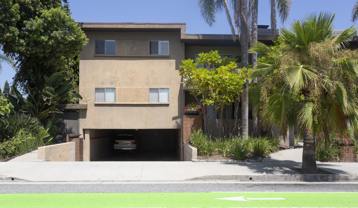 1521-1527 Yale St in Santa Monica, CA - Building Photo