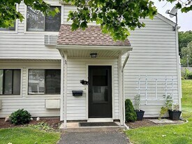 85 N Main St in East Hampton, CT - Building Photo