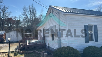 4431 Old Raleigh Rd in Wilson, NC - Foto de edificio - Building Photo