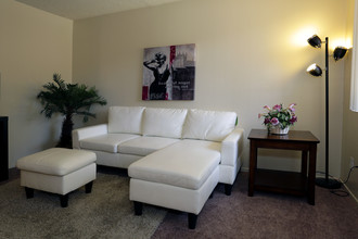 Park Hill Apartments in Riverside, CA - Building Photo - Interior Photo