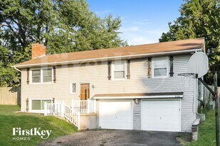 9436 Craig Dr in Overland Park, KS - Building Photo