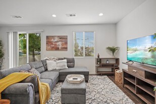 4720 E Washington Ave in Orange, CA - Building Photo