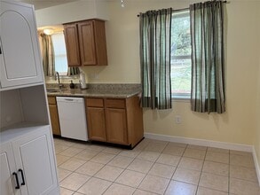 115 N Shirley St in Alvin, TX - Building Photo - Building Photo