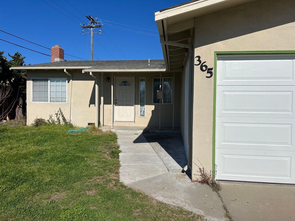 365 E Alvin Dr in Salinas, CA - Building Photo