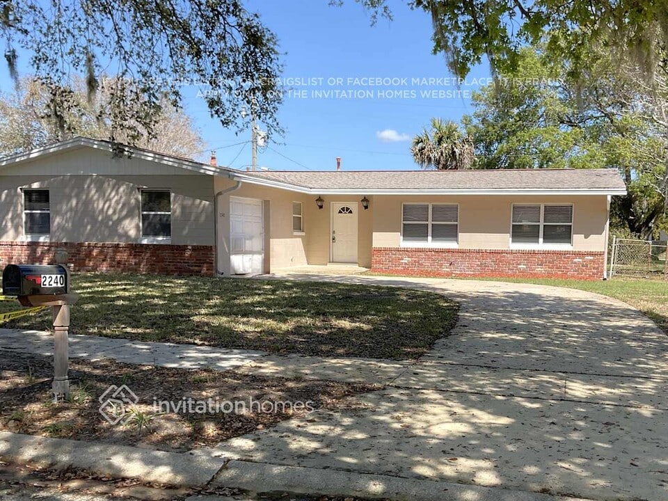 2240 Kansas St in Titusville, FL - Foto de edificio